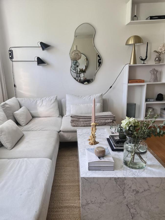 S8 - Cozy 2 Bedroom In Apartment *