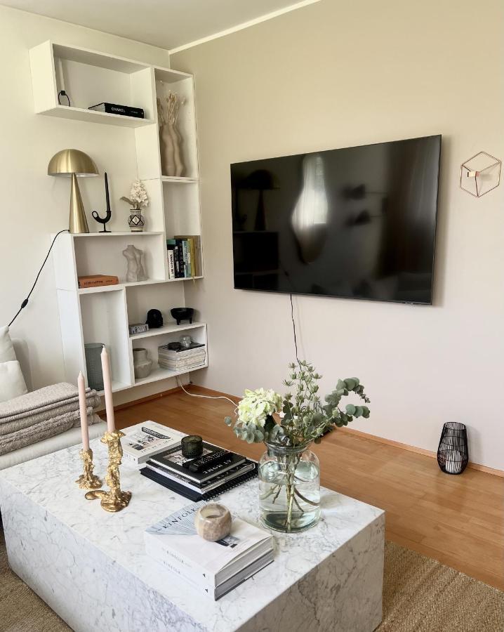 S8 - Cozy 2 Bedroom In Apartment