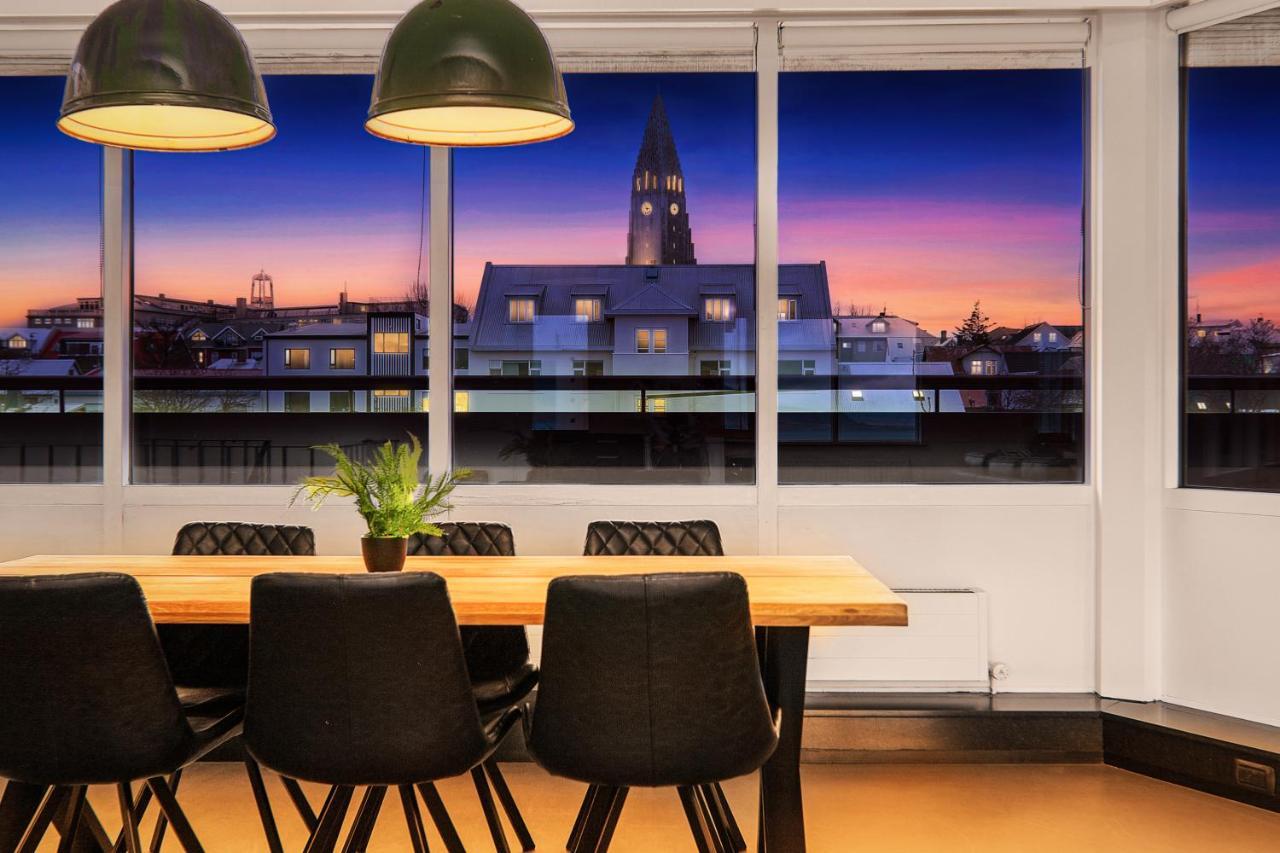 Penthouse On The Shopping Street-free Parking Apartment Reykjavík