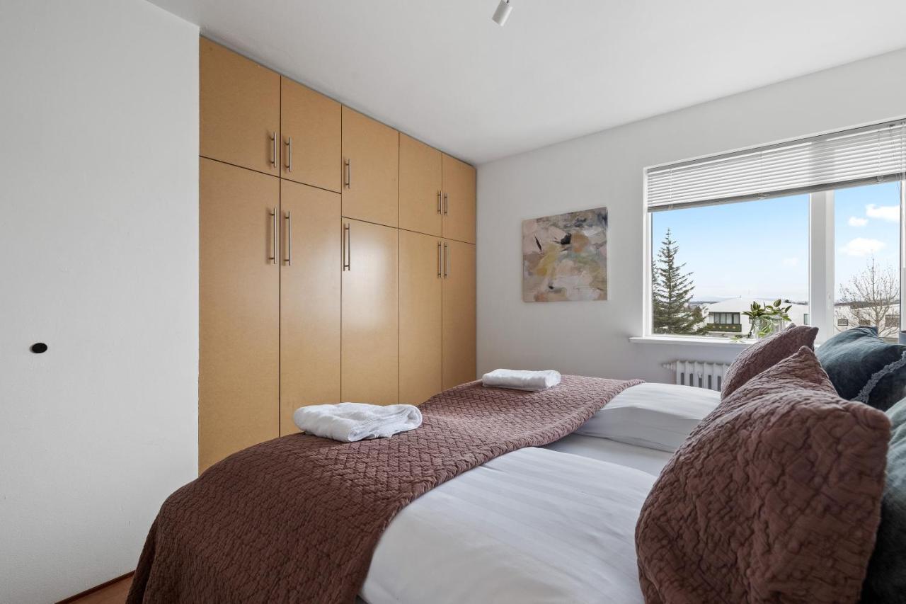 Apartment Icelands Biggest Mall At 8 Minute Walk - Free Parking Reykjavik