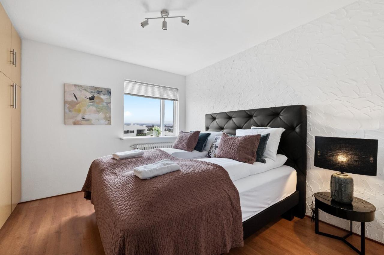 Apartment Icelands Biggest Mall At 8 Minute Walk - Free Parking Reykjavik