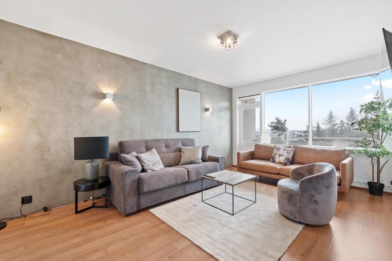 Apartment Icelands Biggest Mall At 8 Minute Walk - Free Parking Reykjavik