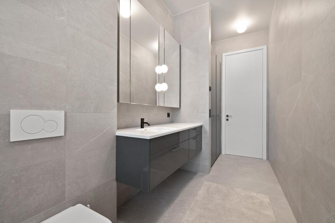 Stylish & Comfy Center Oasis Apartment *