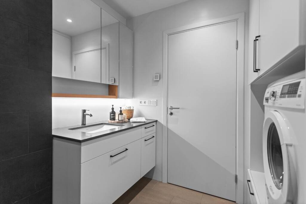 Old Listing Luxury Down Town Free Parking Holiday home Reykjavik