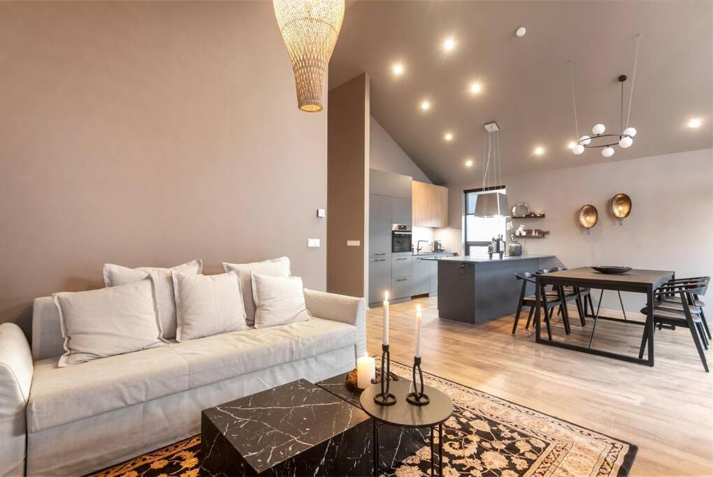 Old Listing Luxury Down Town Free Parking