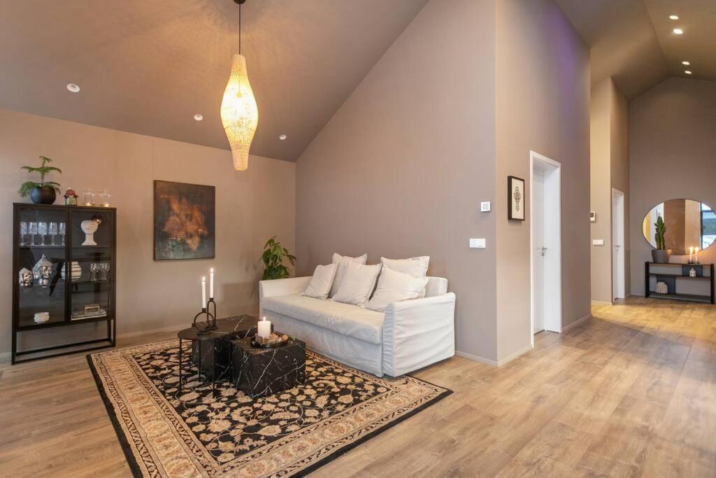 Old Listing Luxury Down Town Free Parking Holiday home