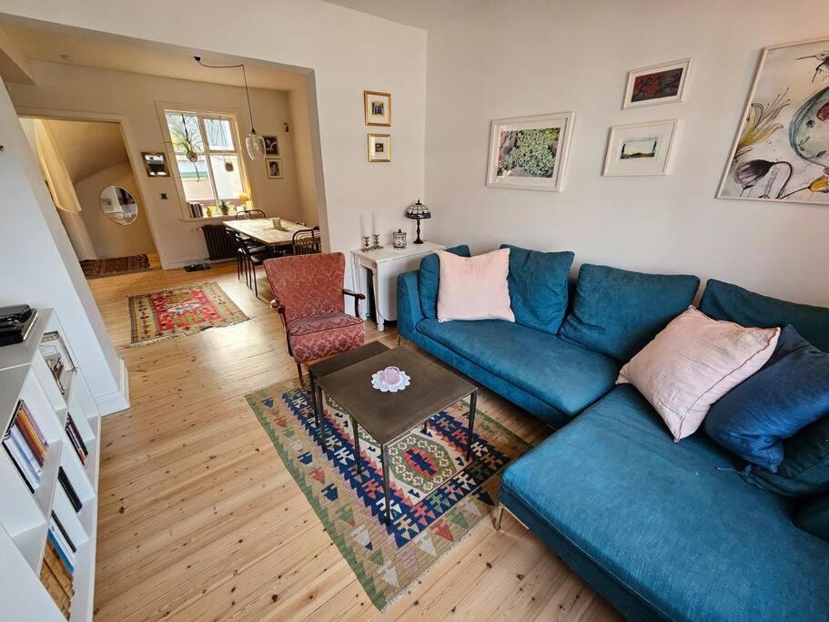 Sunny 2br In Downtown