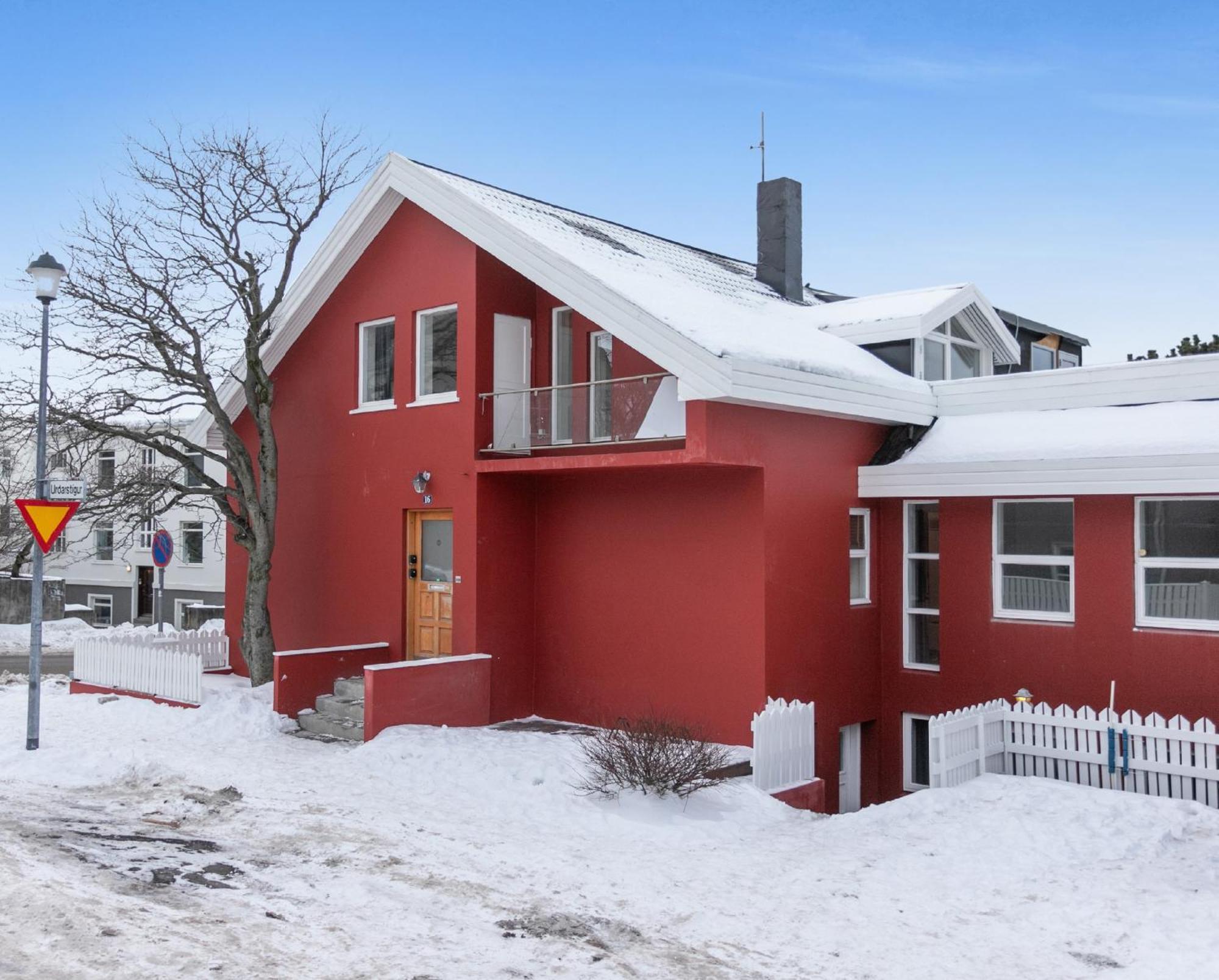 U16 By In Iceland * Reikiavik