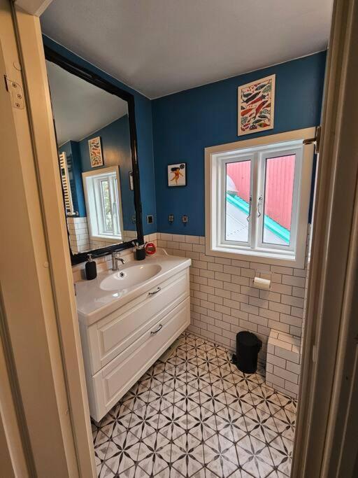 Sunny 2br In Downtown *