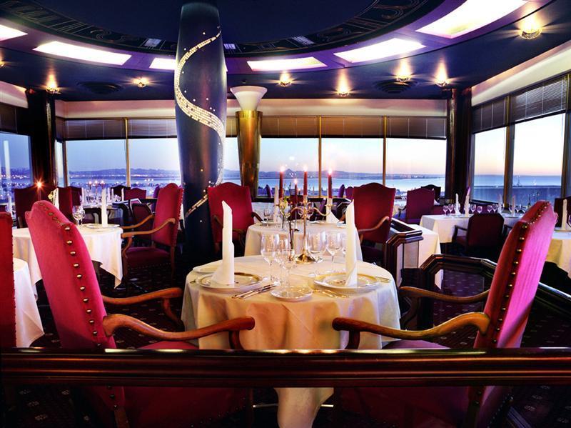 Radisson Blu Saga Hotel, 4*