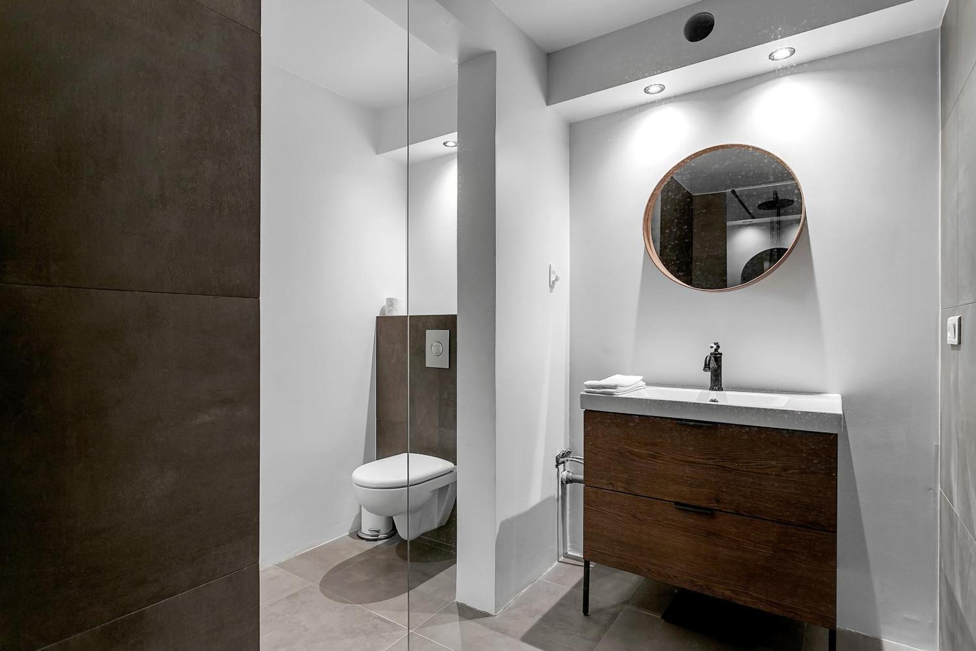 Spacious And - 3 Bedrooms Apartment Reykjavik