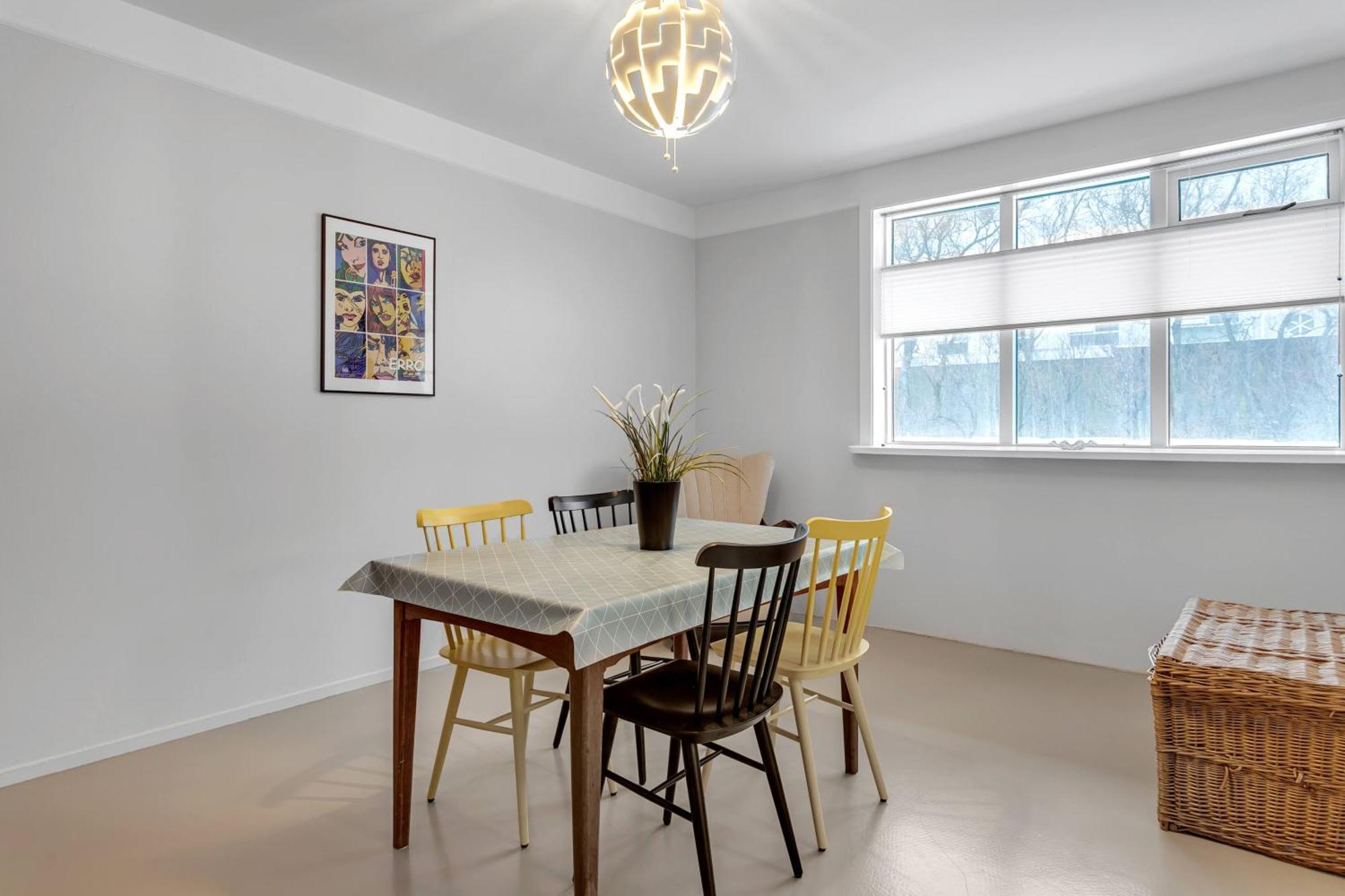 Spacious And - 3 Bedrooms Apartment