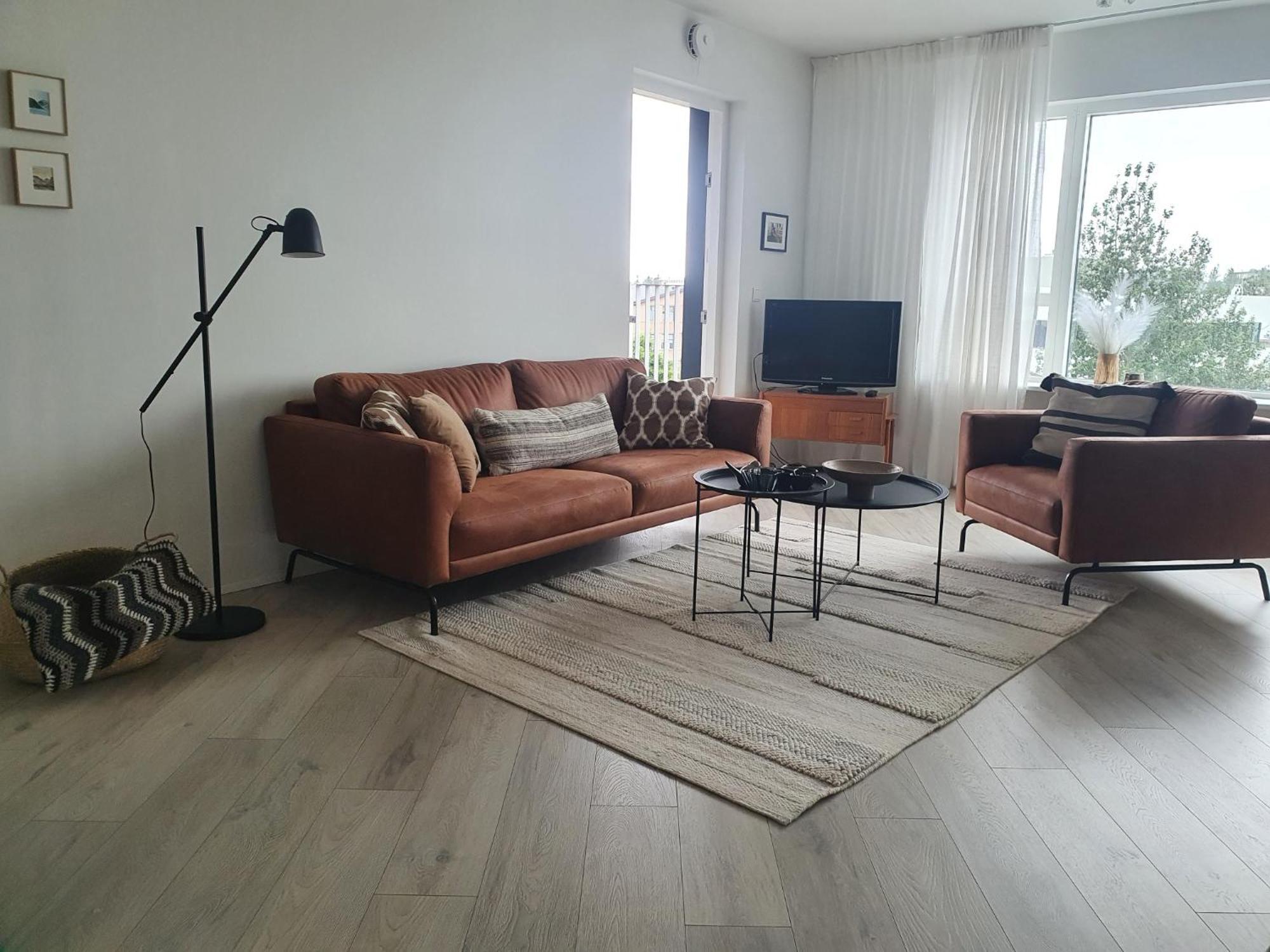 Lovely Modern 1-bedroom Apartment, Free Parking *
