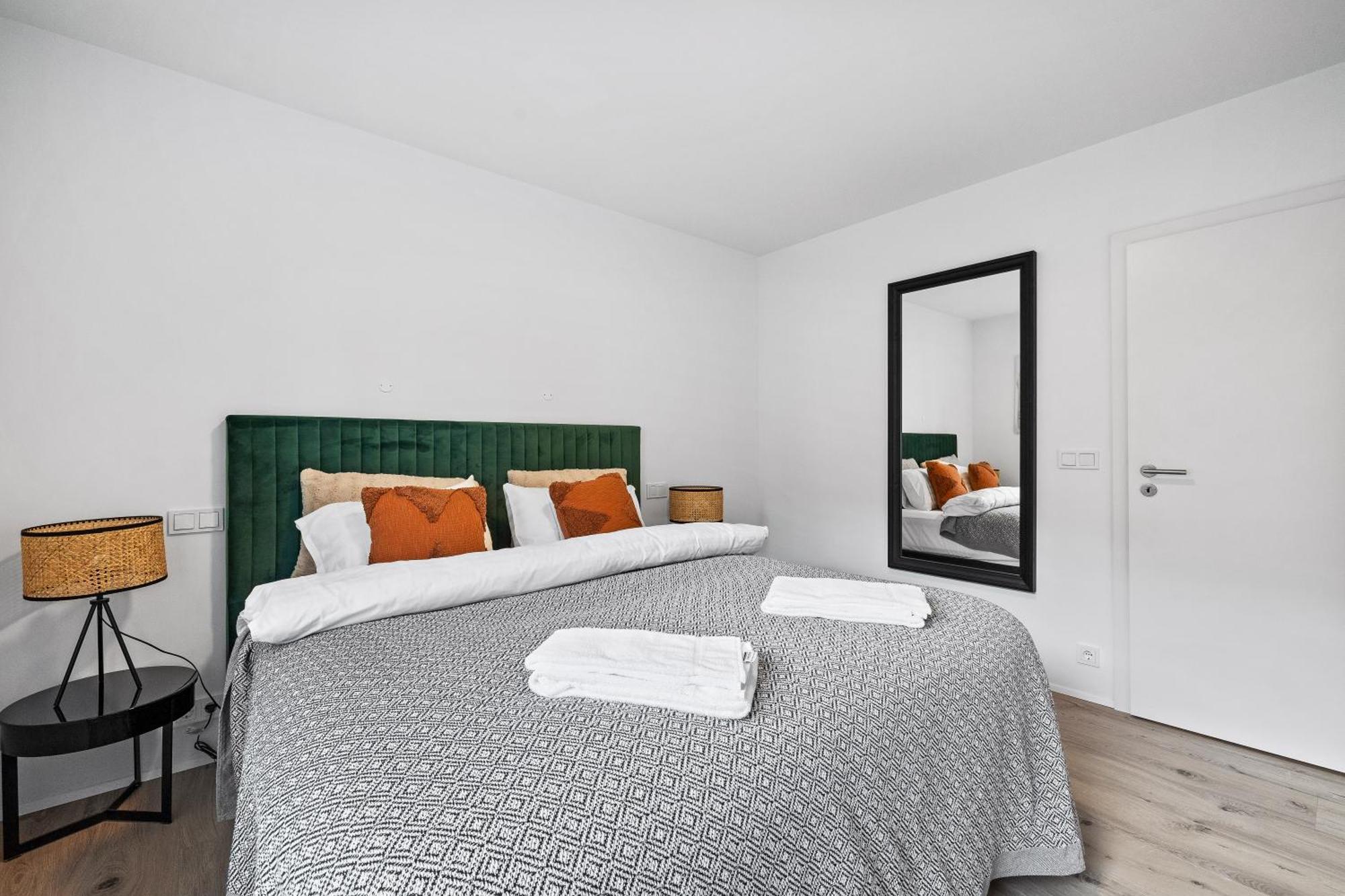 Unwind In Luxury Steps From Smaralind Mall Apartamento Reikiavik