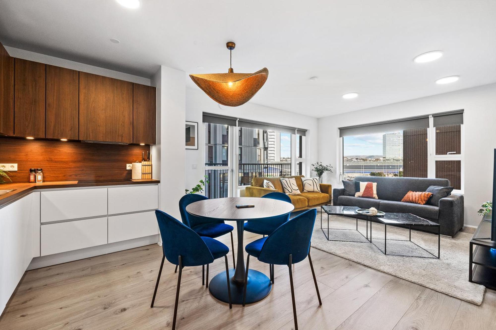 New Near Smaralind Mall With Private Parking Reykjavik