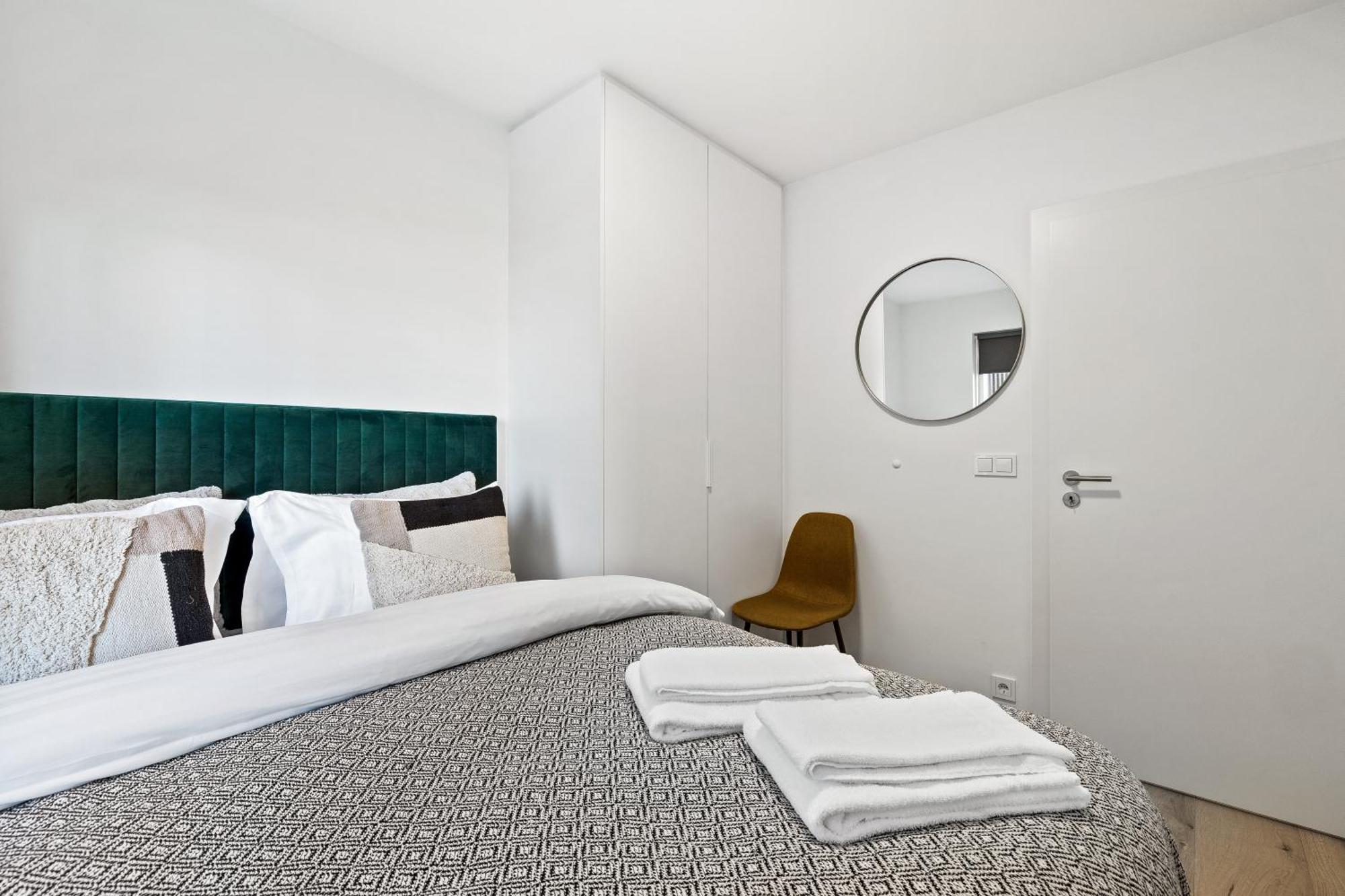 New Near Smaralind Mall With Private Parking Apartment