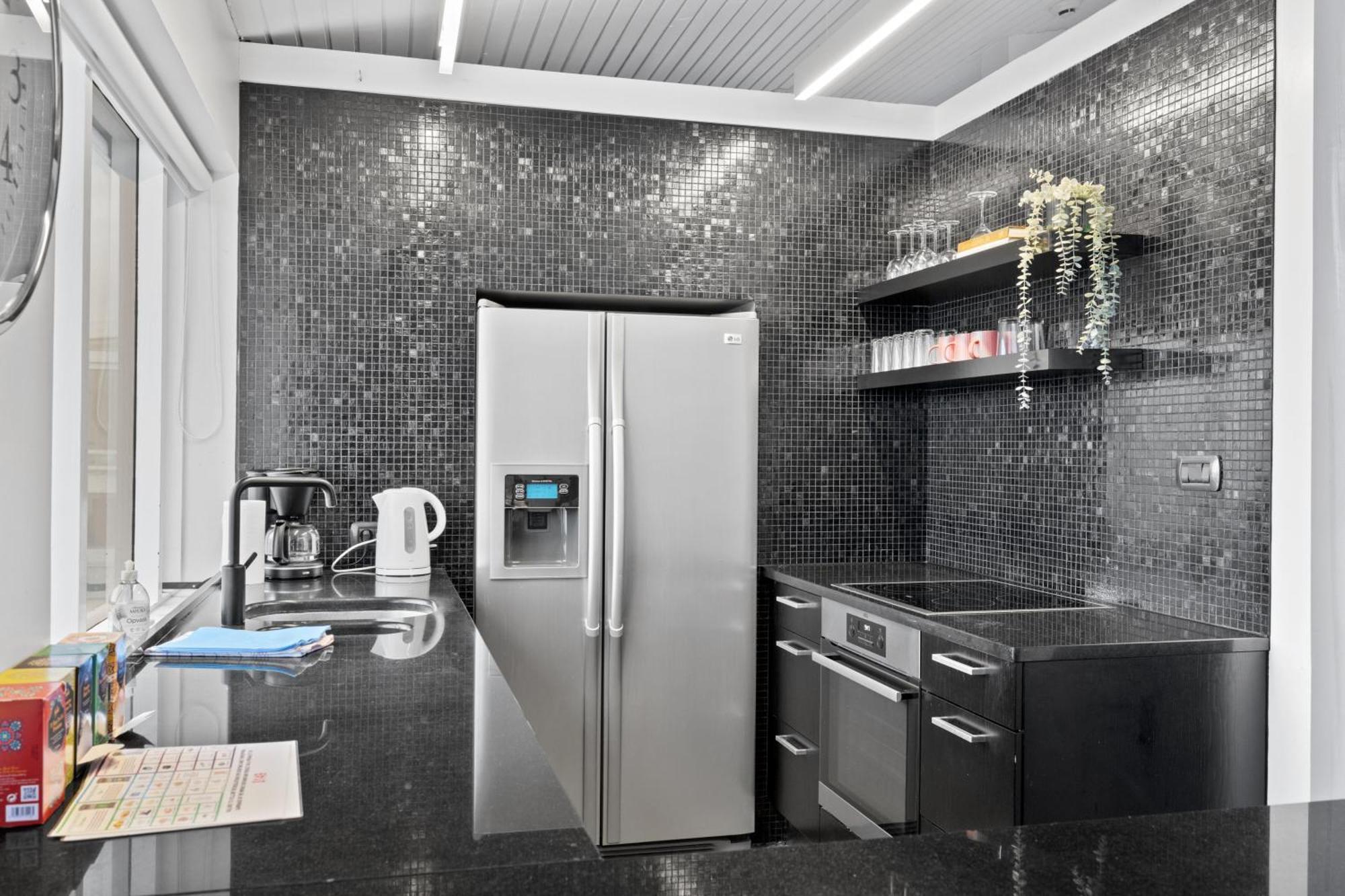 Penthouse On The Shopping Street-free Parking Apartment