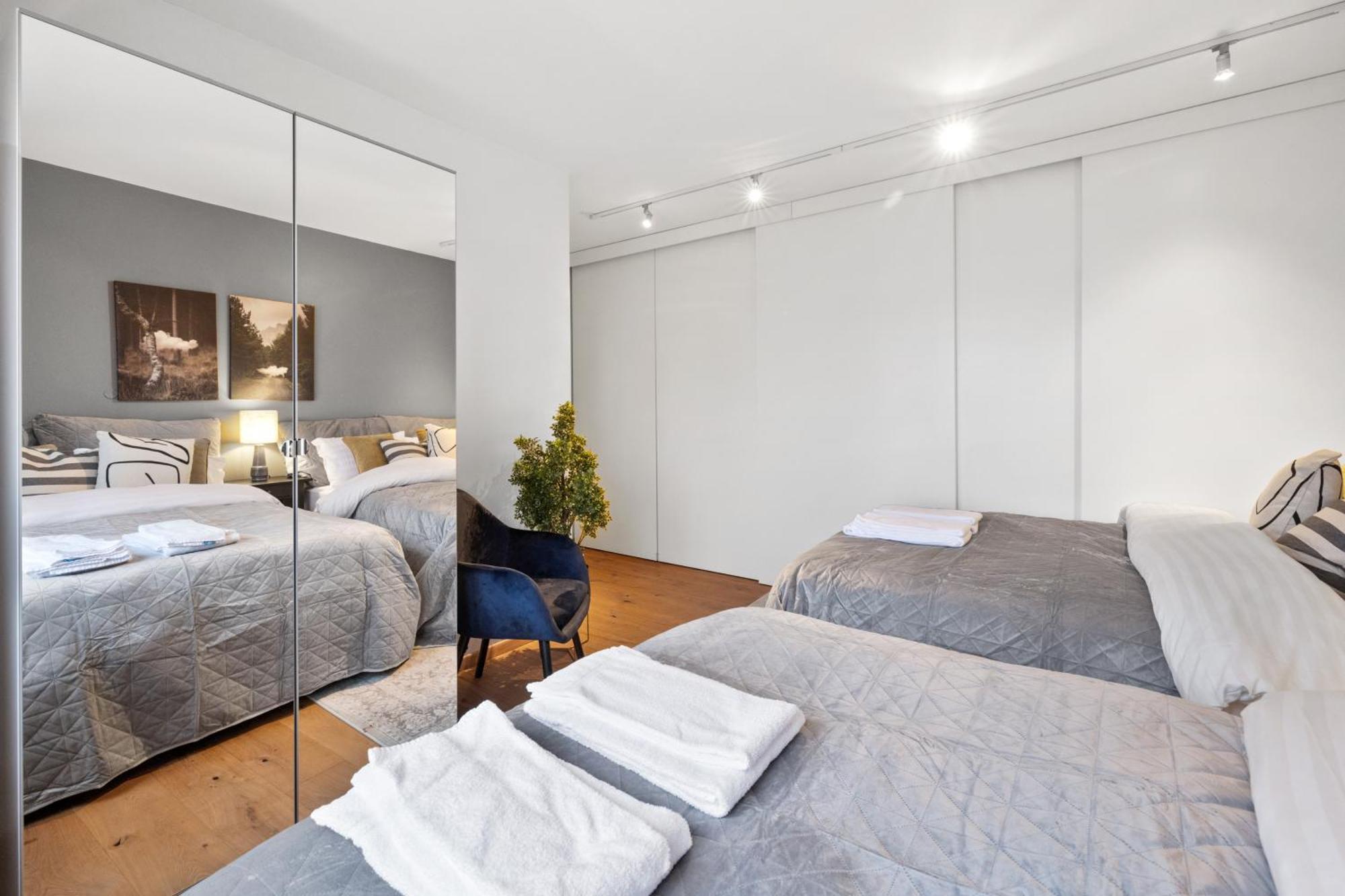 Penthouse On The Shopping Street-free Parking * Reykjavík