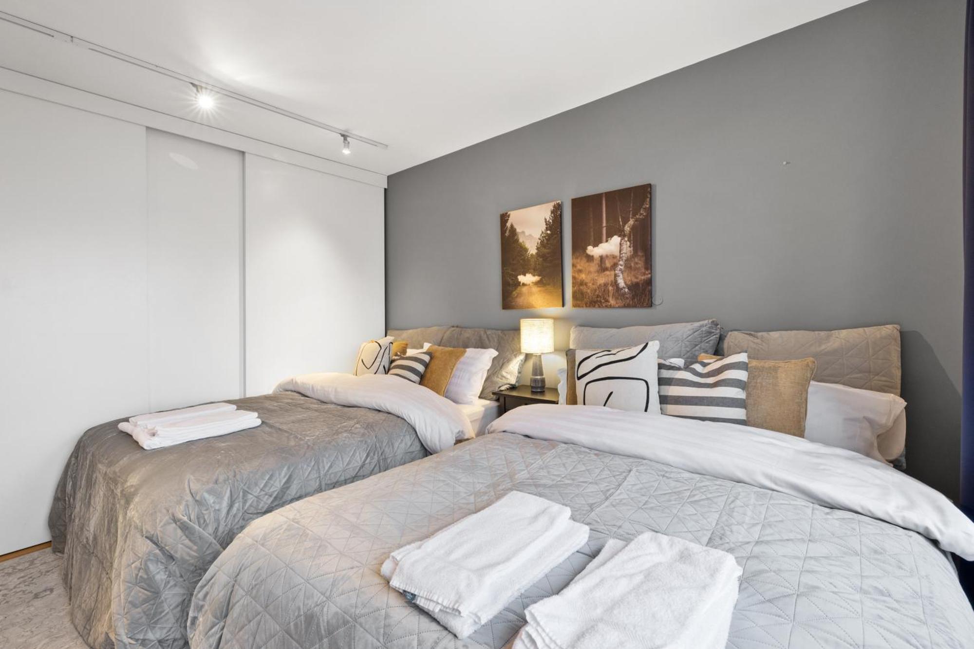 Penthouse On The Shopping Street-free Parking Apartment Reykjavik