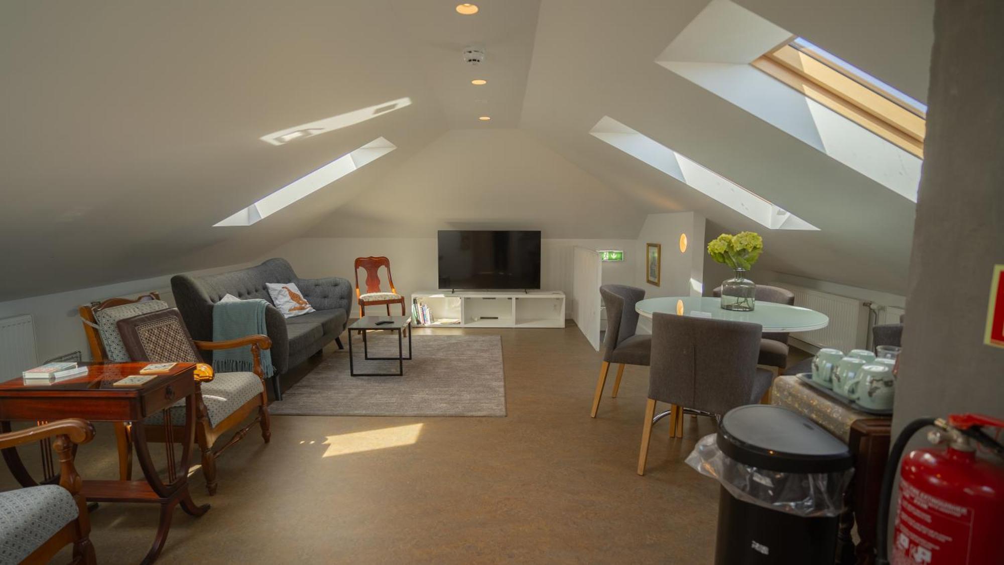 Freyja & Guest house 2*