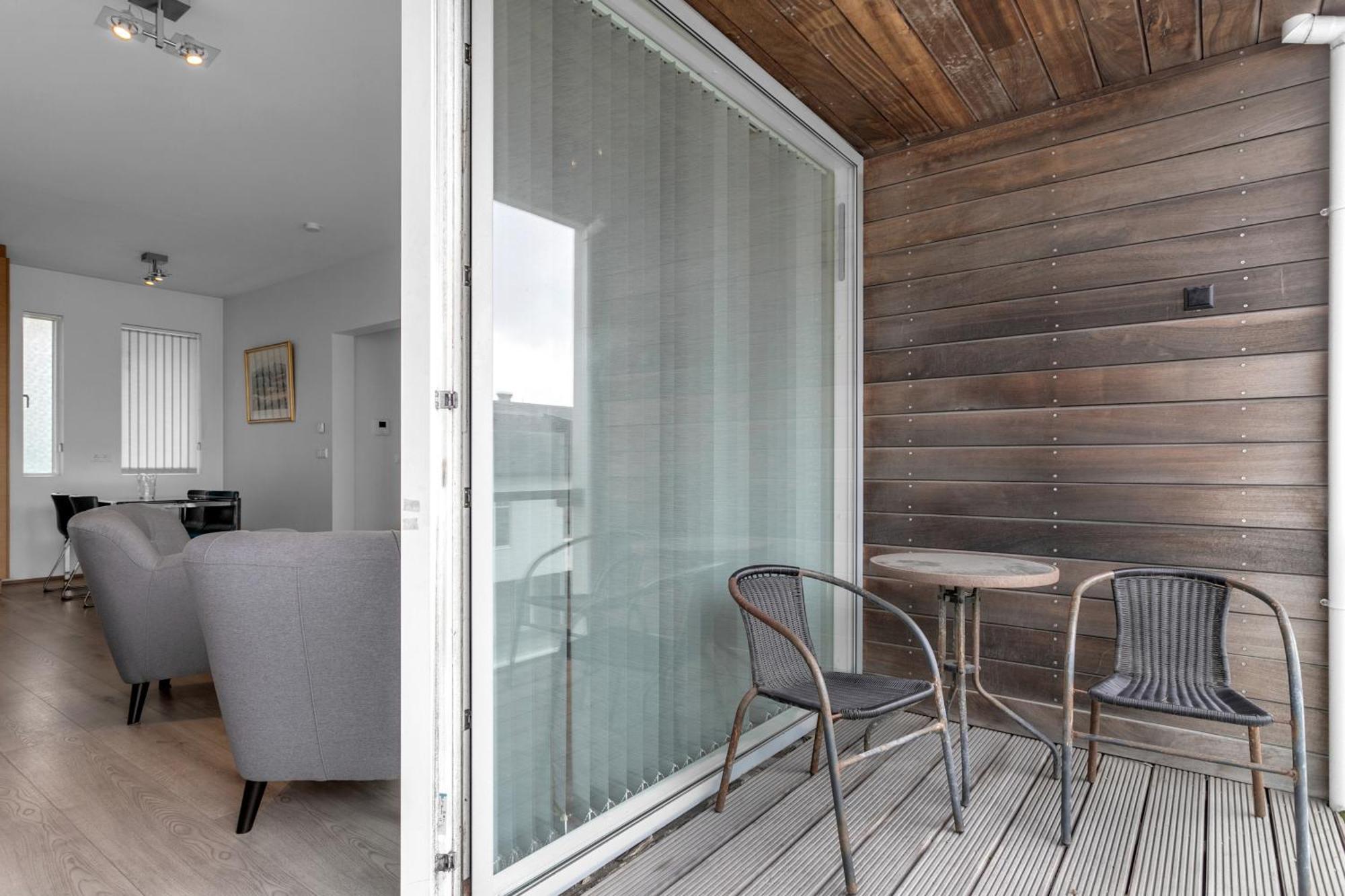 Venture Vacation-king Bed, With Free Parking Apartment *