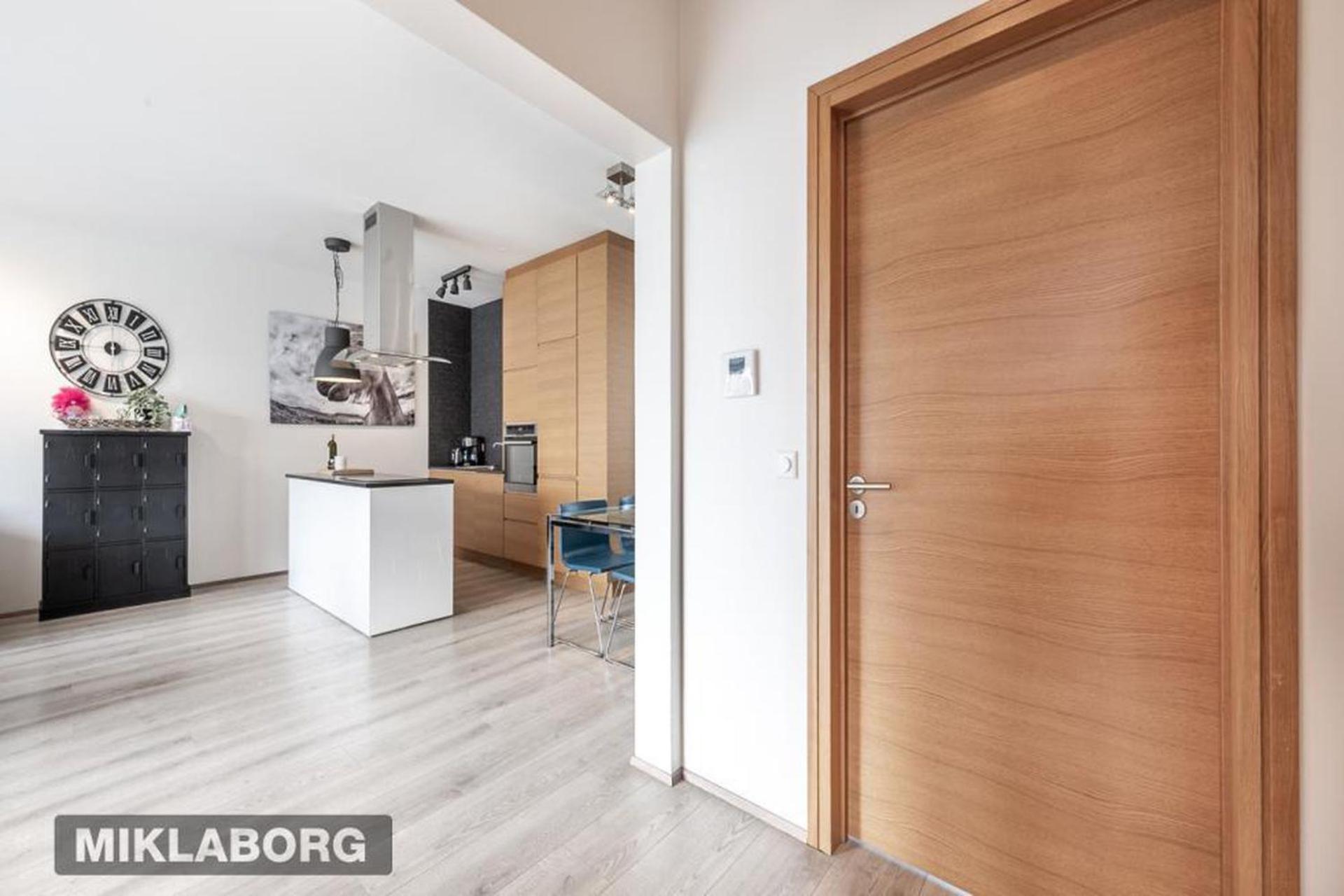 Venture Vacation-king Bed, With Free Parking