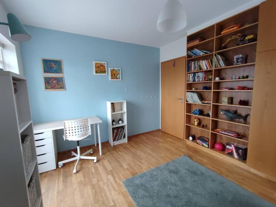 Apartment Bright 2 Bedroom In *