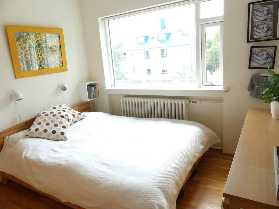 Bright 2 Bedroom In *