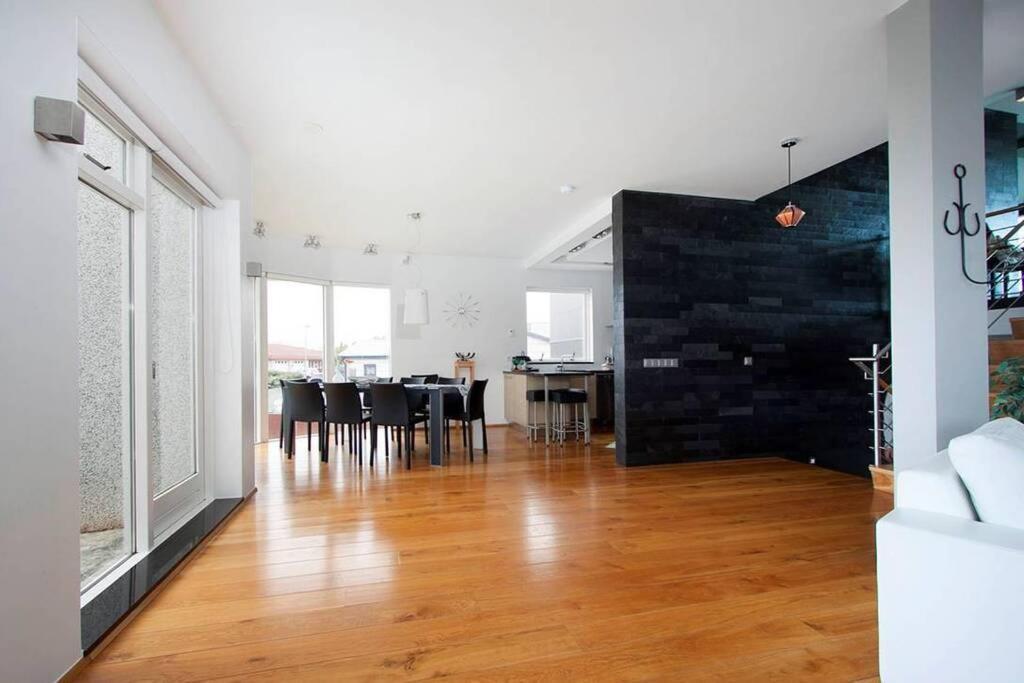 Sunny And Spacious Luxury House * Reykjavik