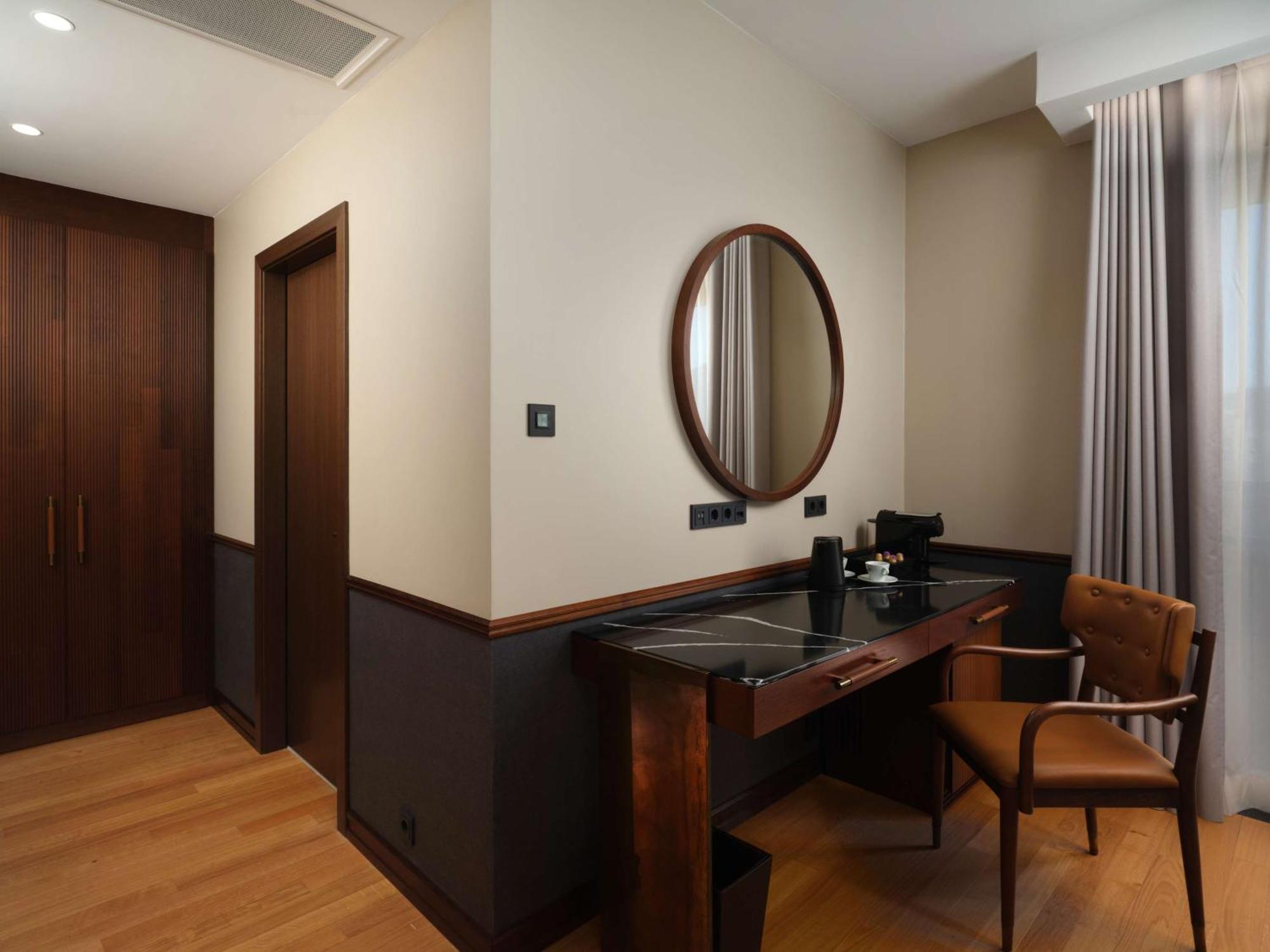 Iceland Parliament Hotel, Curio Collection By Hilton Reykjavik