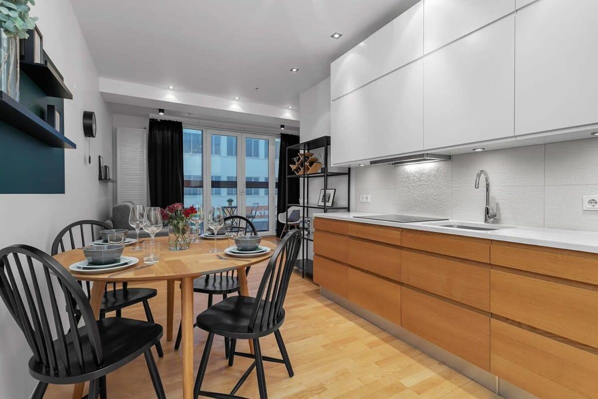 Centrally Located Modern 1br *