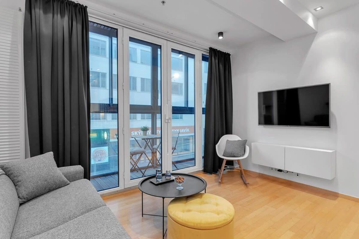 Centrally Located Modern 1br