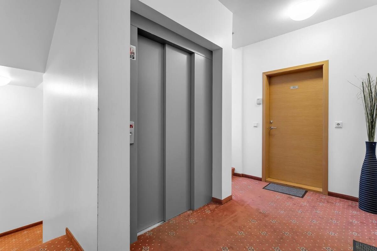Apartment Centrally Located Modern 1br Reykjavik