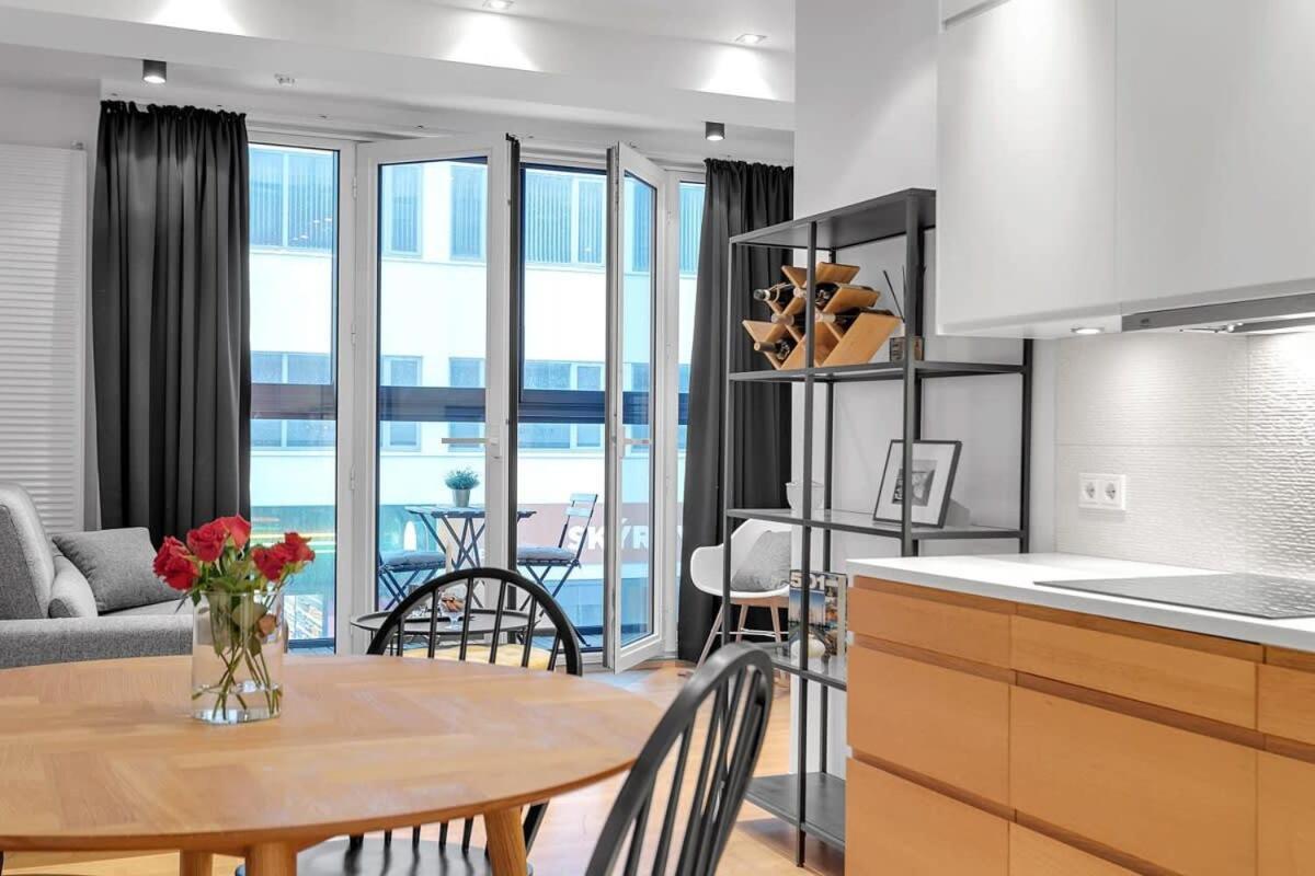 Centrally Located Modern 1br Apartment *