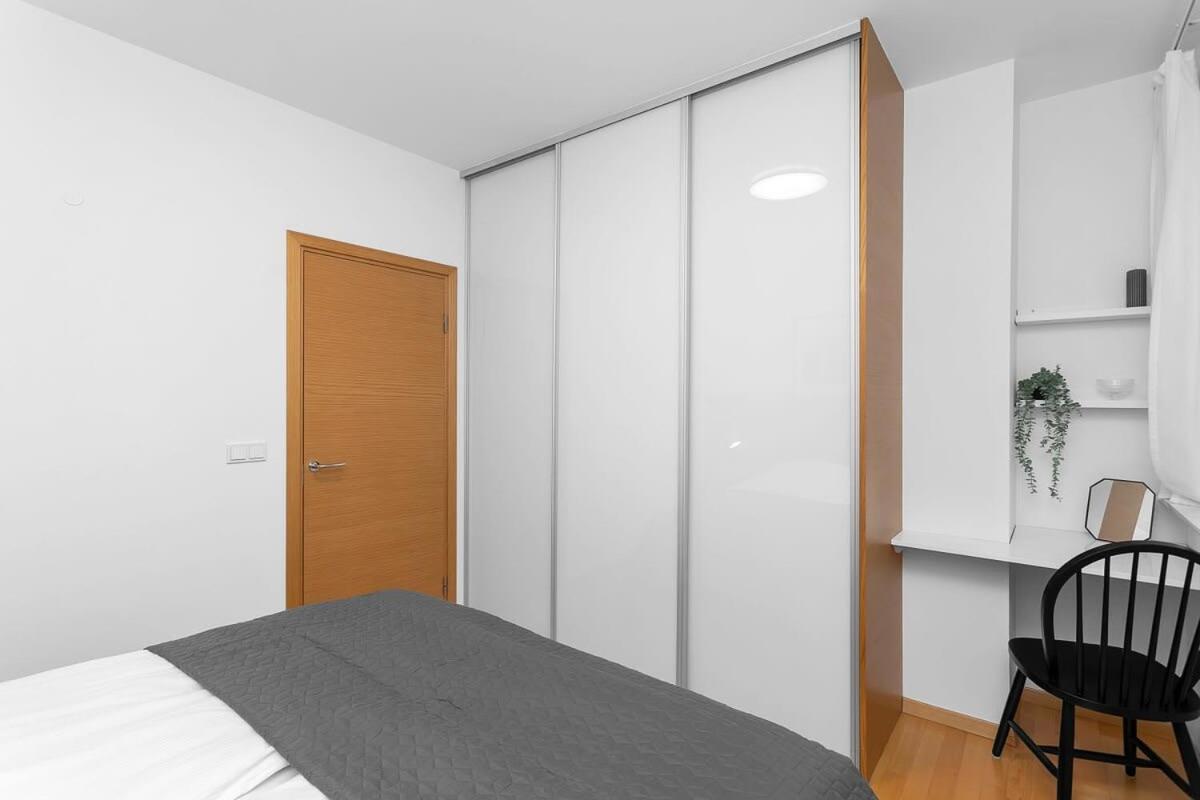Centrally Located Modern 1br