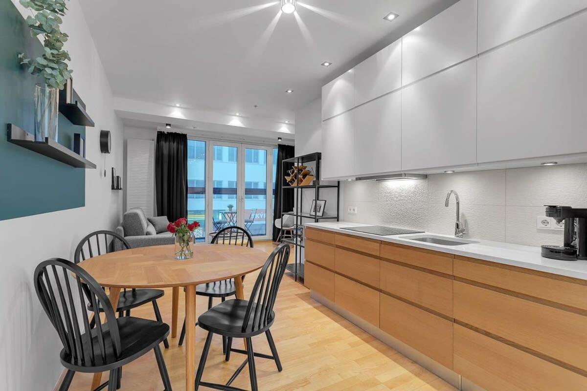 Centrally Located Modern 1br *