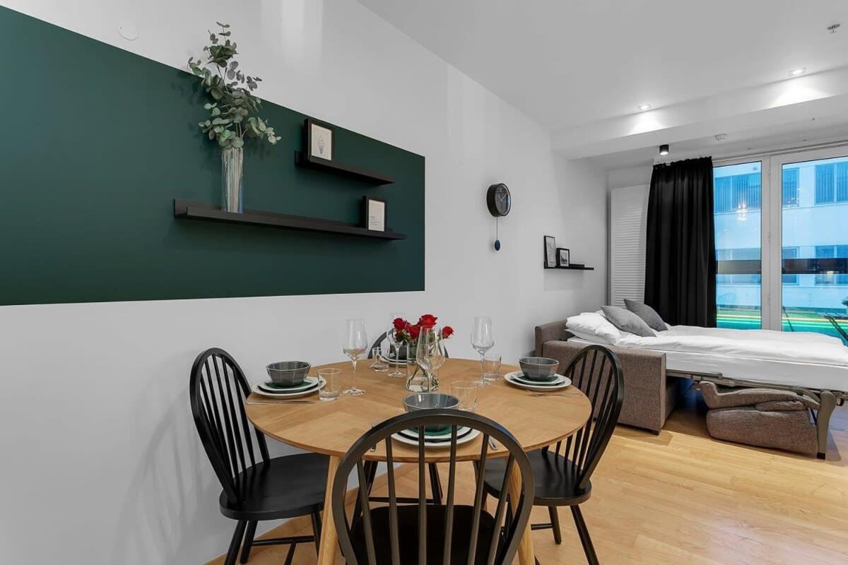 Centrally Located Modern 1br *