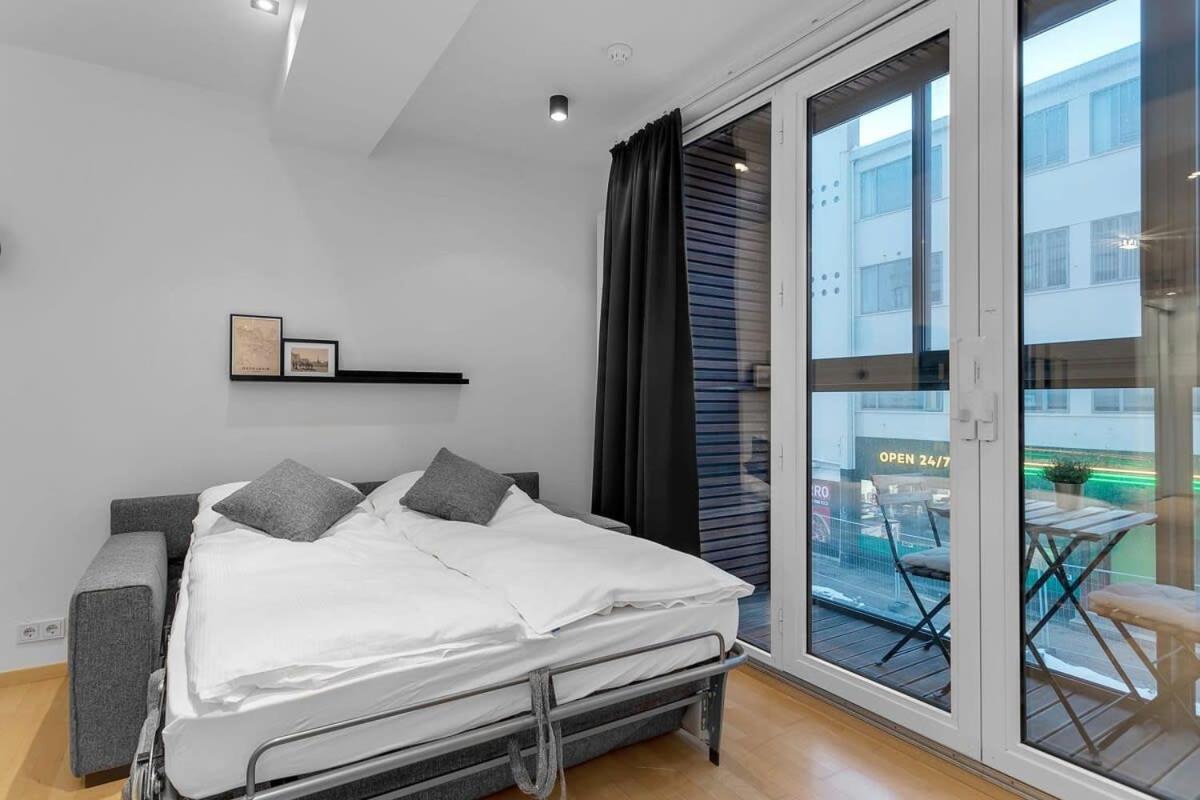 Centrally Located Modern 1br Apartment *