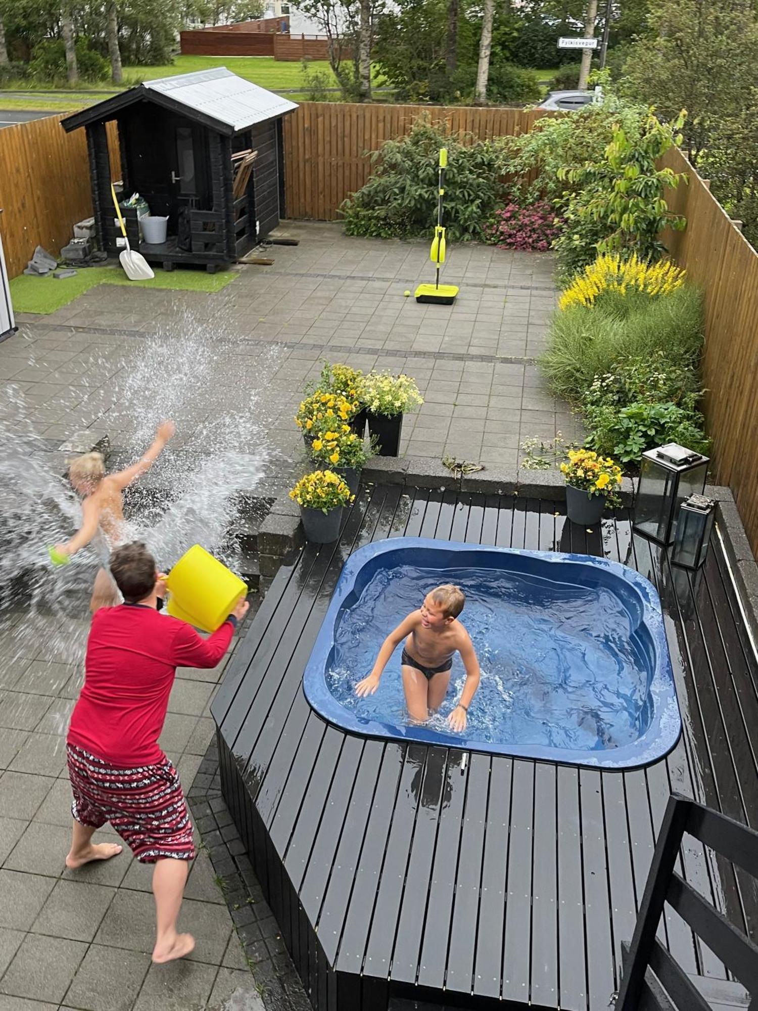 Spacious & Luxurious Family W Hot & Cold Tub & Sauna