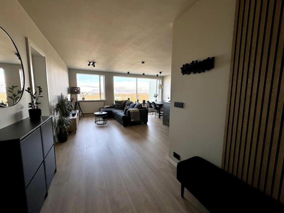 Modern With A Great View Apartamento Reikiavik