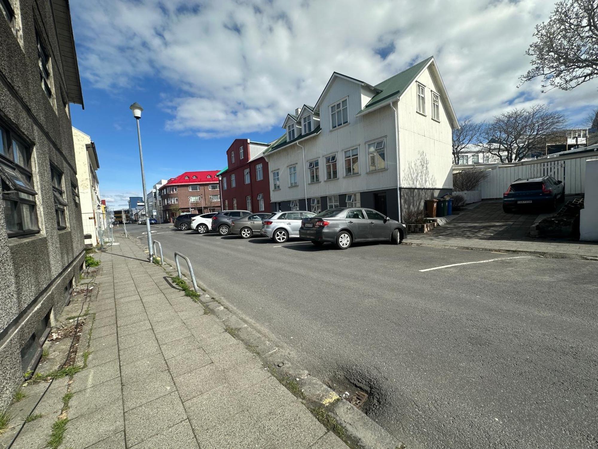 In Othinsgata Downtown - Birta * Reiquiavique
