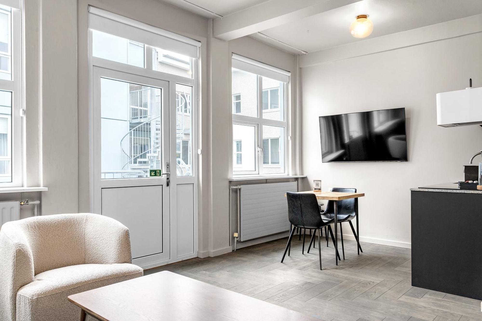 The Swan House By Heimaleiga Reiquiavique
