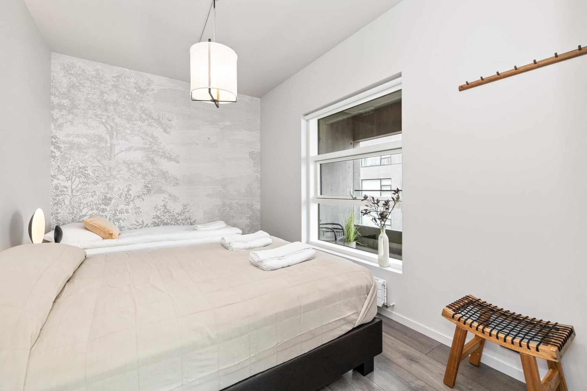 Harbour View 2br & 2ba Center With Free Parking Apartment