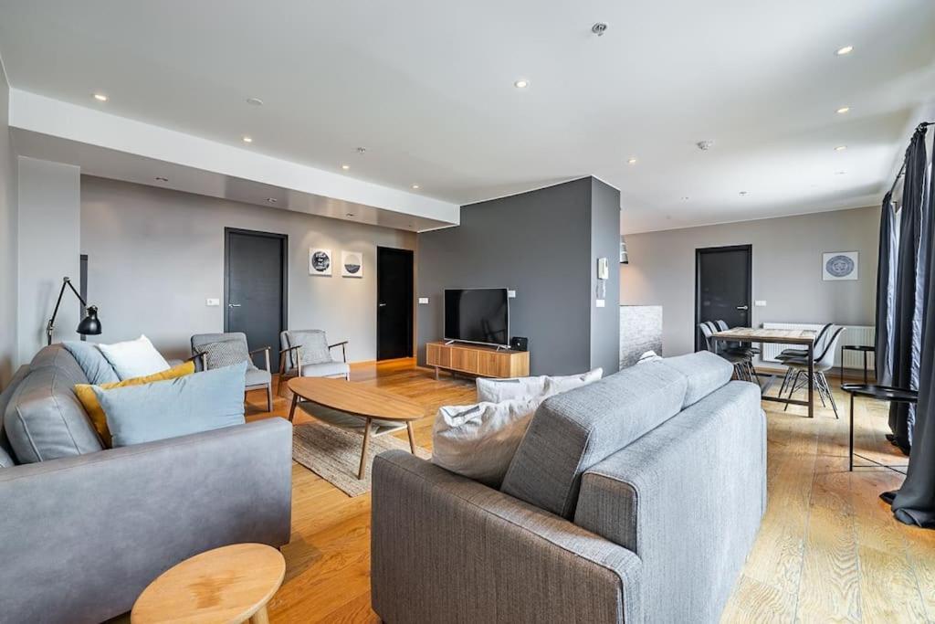 Apartment Luxury Apartment, Prime Location *