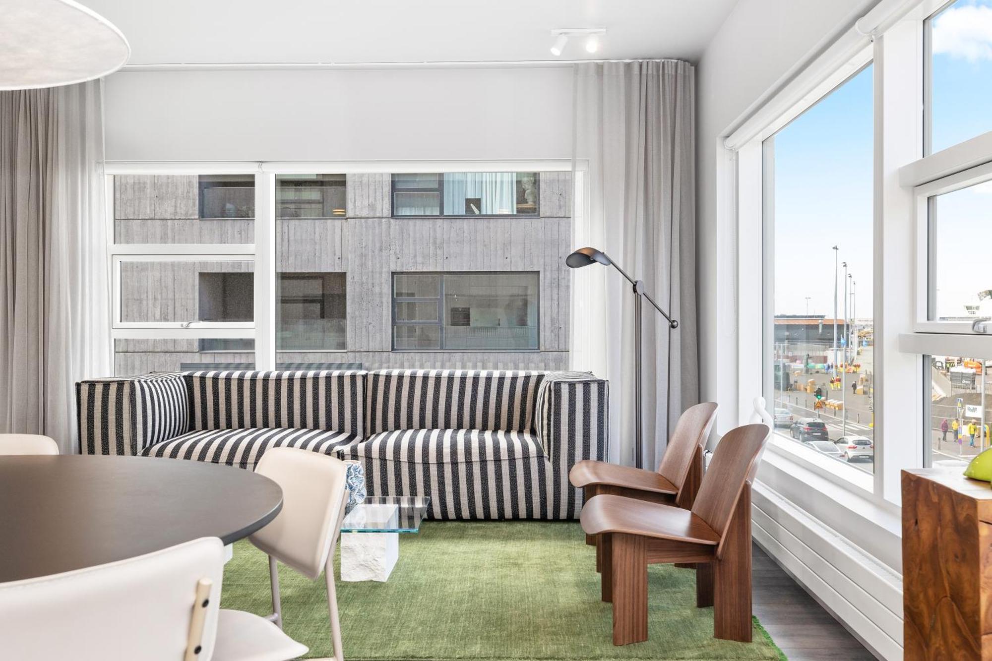 Harbour View 2br & 2ba Center With Free Parking *