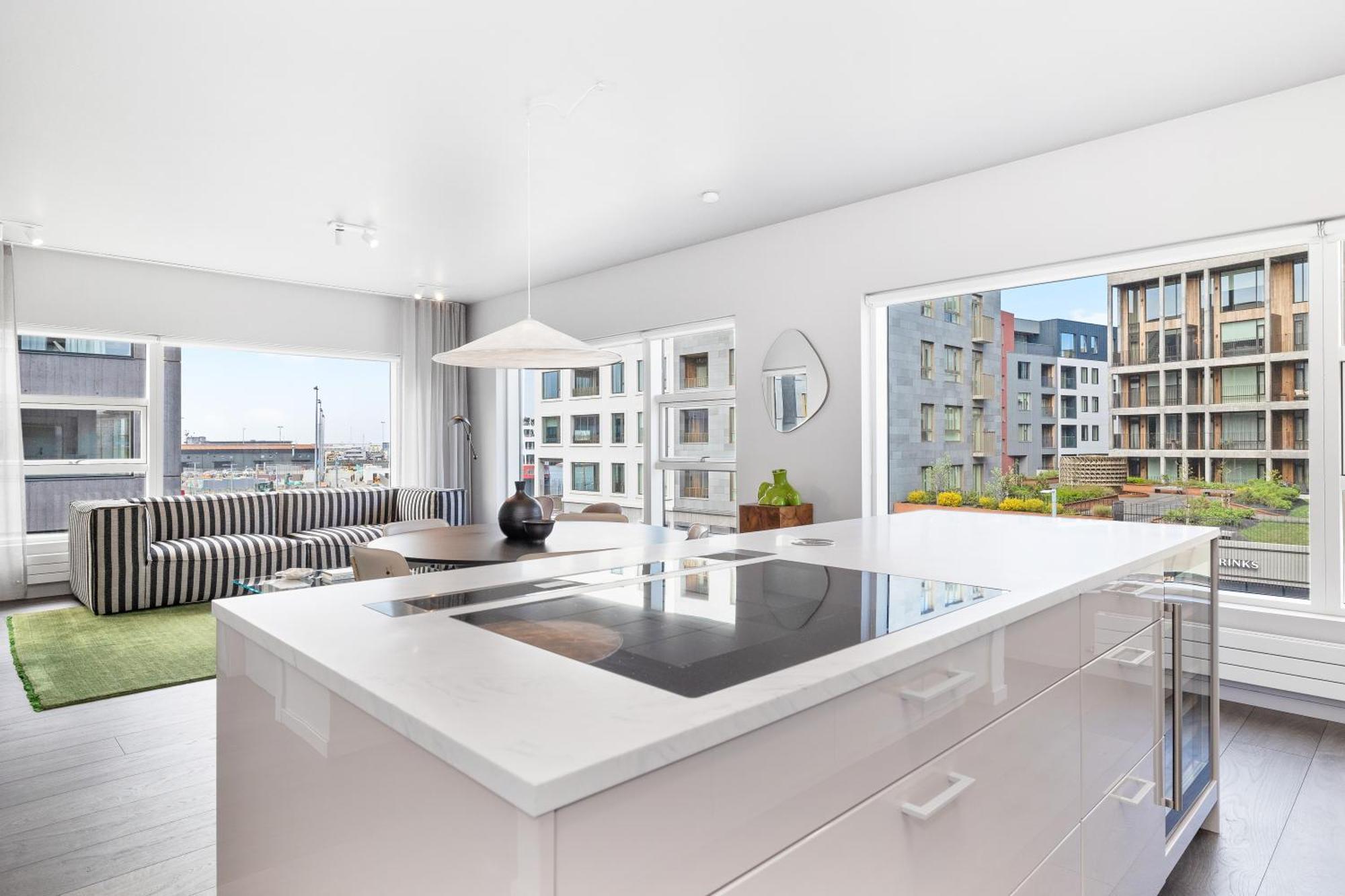 Harbour View 2br & 2ba Center With Free Parking Apartment