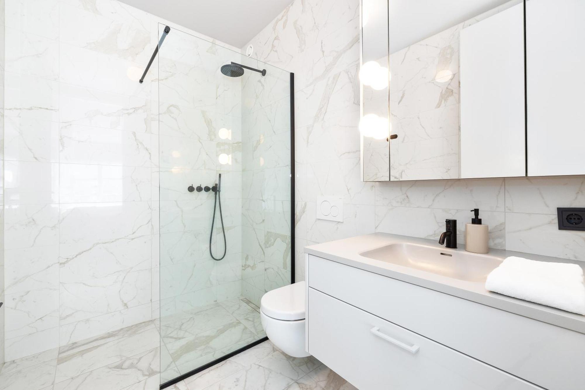 Harbour View 2br & 2ba Center With Free Parking Apartment