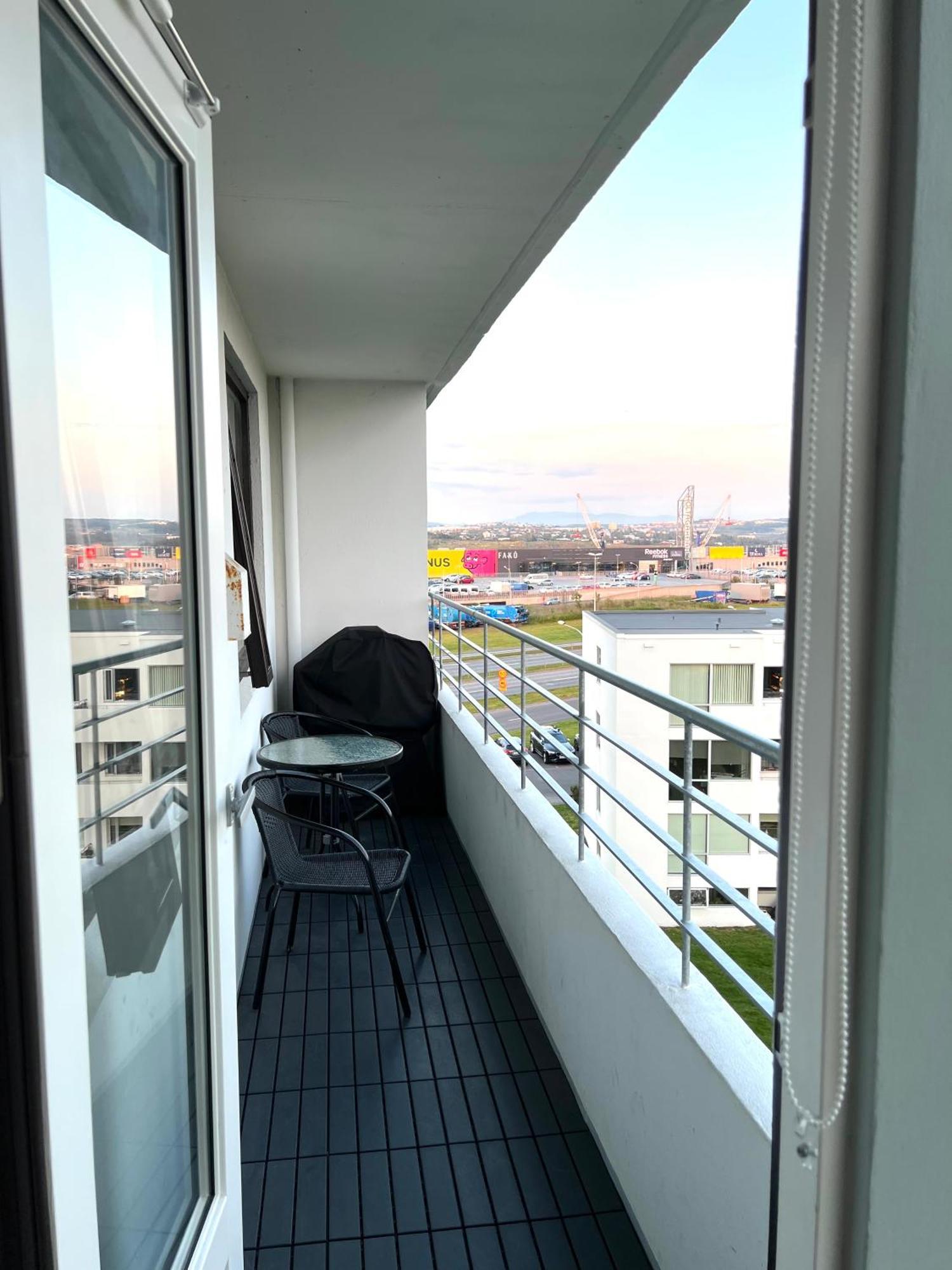 Cozy 1 Bedroom With A Balcony Apartment