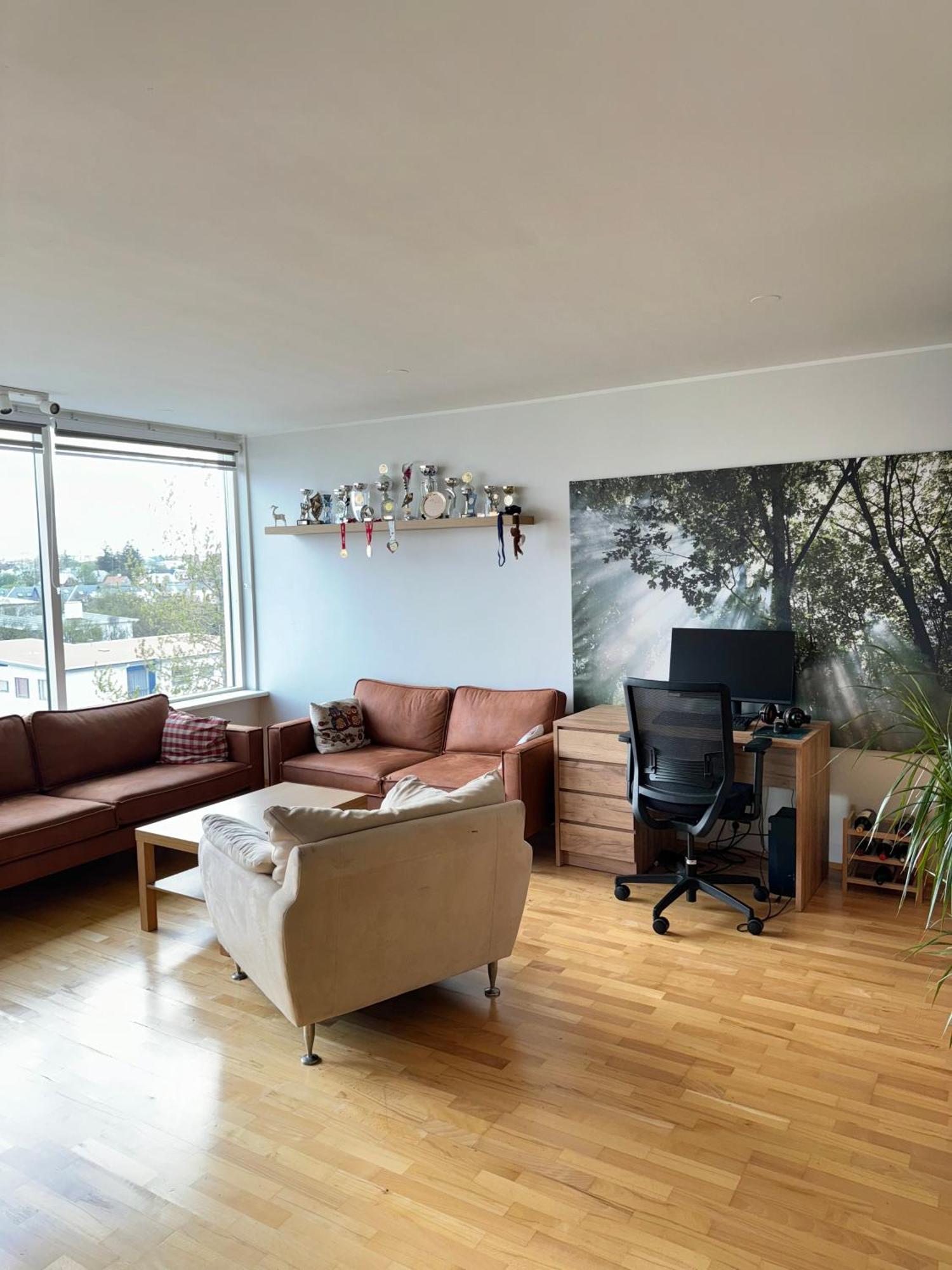 Cozy 1 Bedroom With A Balcony Apartment *