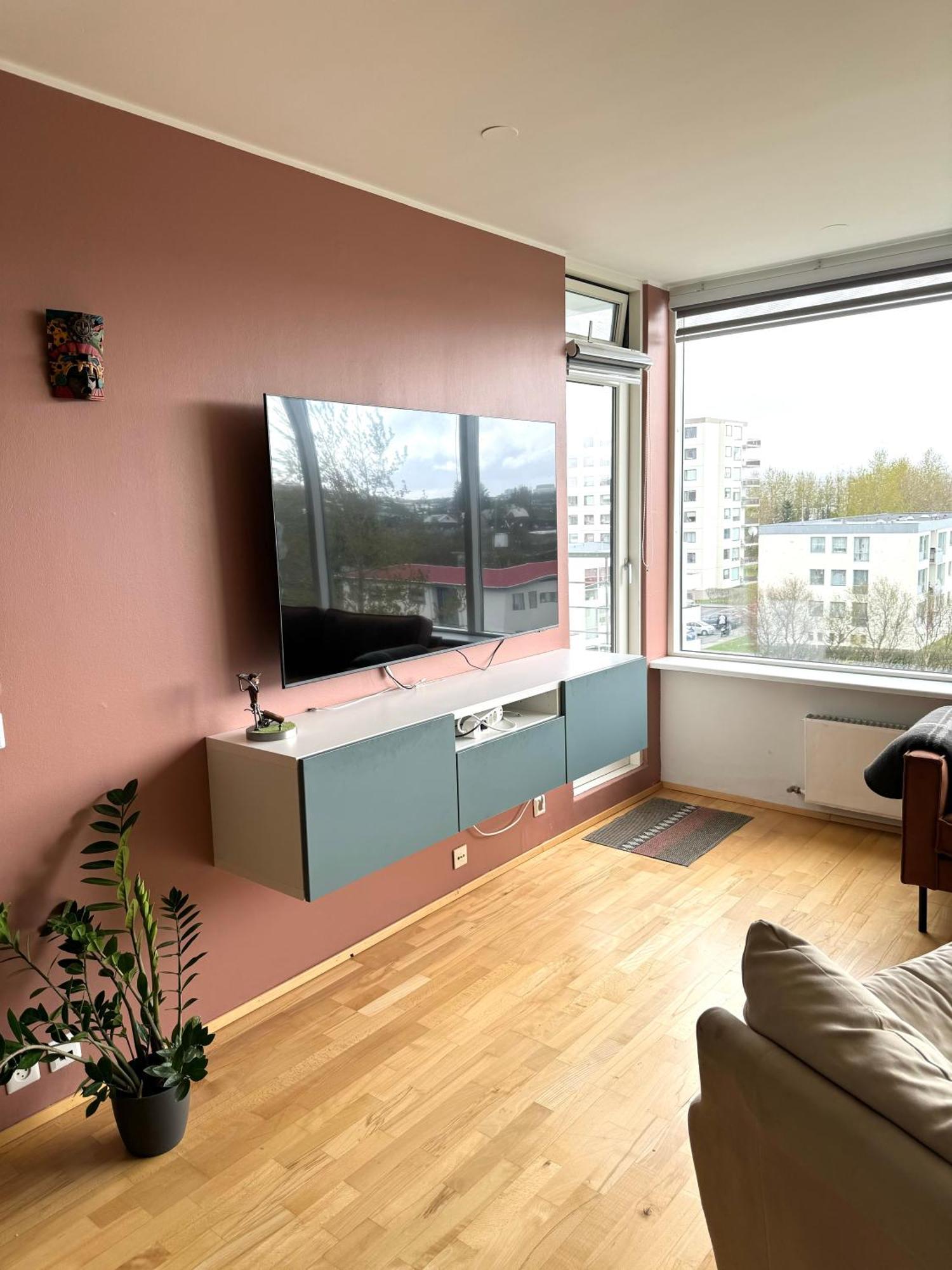 Cozy 1 Bedroom With A Balcony Apartment